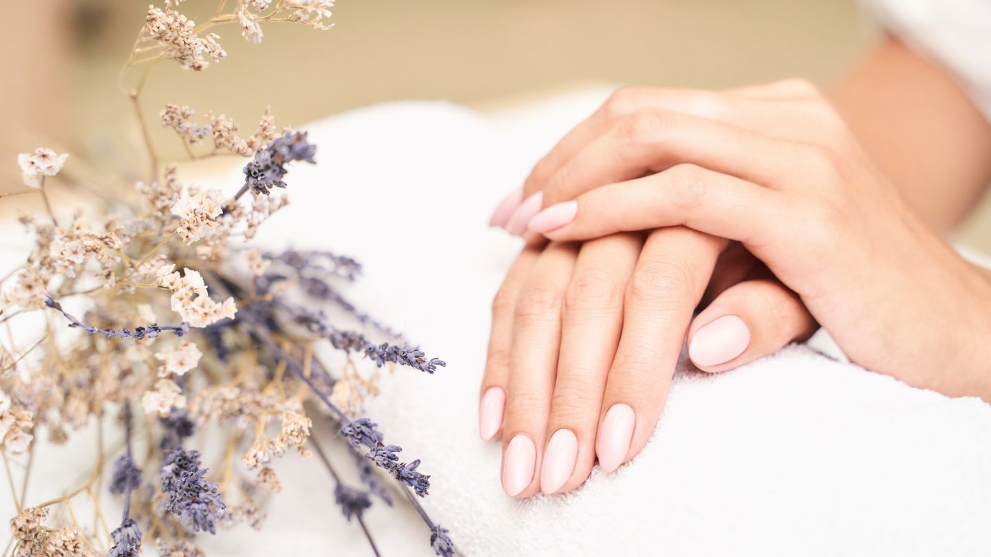 Entdecken Sie das Geheimnis einer perfekten Maniküre mit der Nagelkapsel